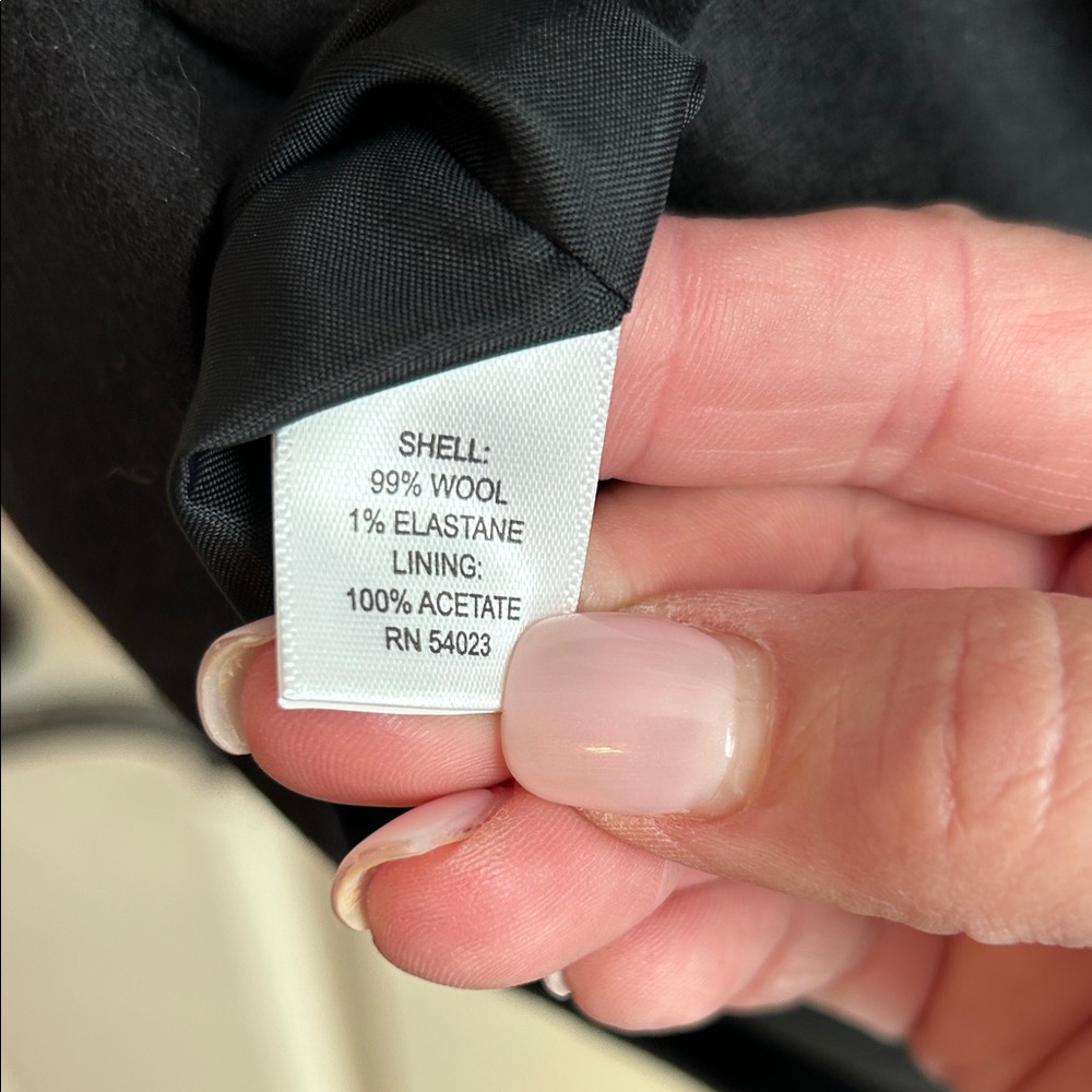 Banana Republic Black Pencil Skirt
#020 - Picture 5 of 5